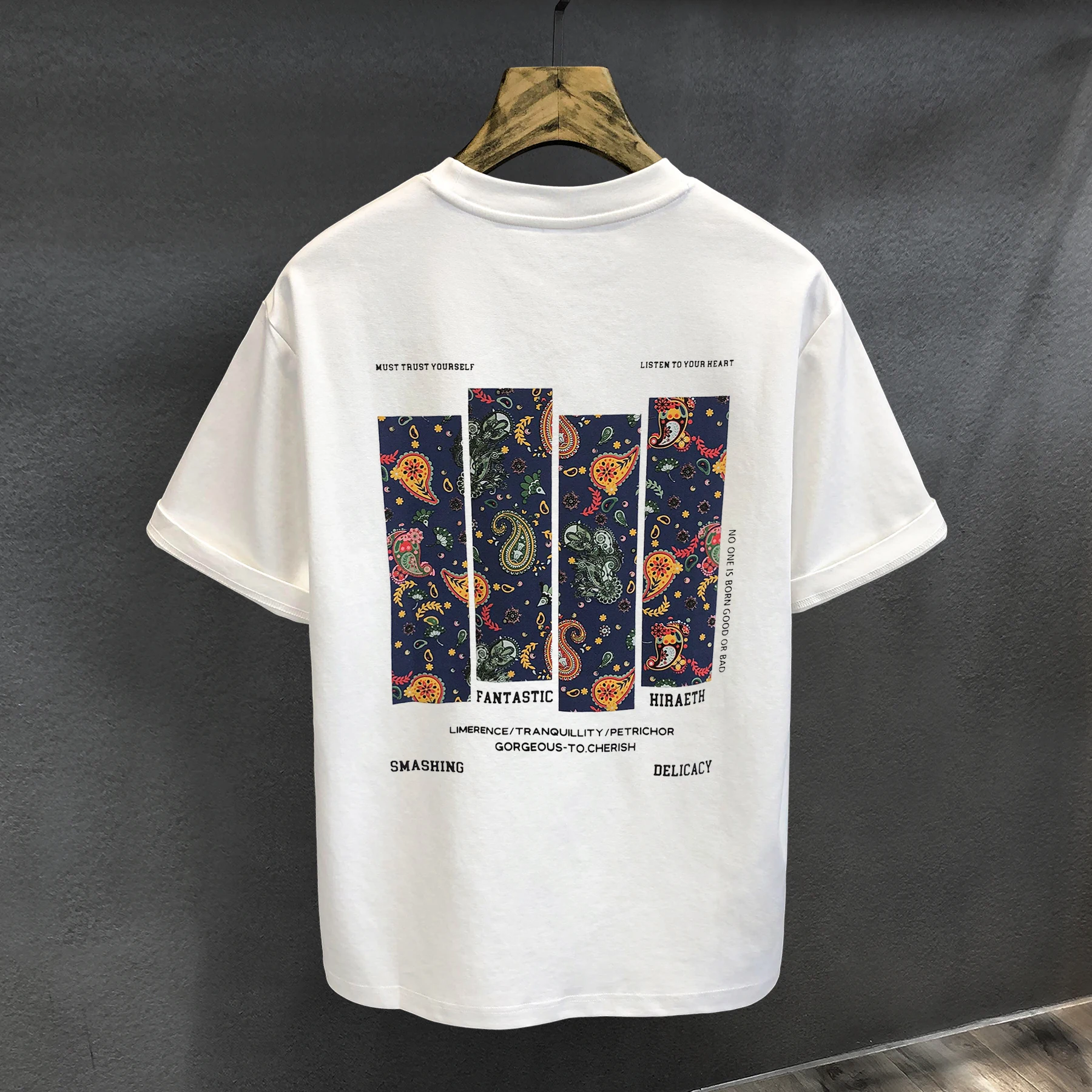 tシャツ 2枚重ねで失敗しない方法は？民族風レトロ織りTシャツが持つ、夏の通気性とスタイルの秘密