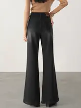 ハイウエストの黒いフレアデニムパンツ【レディース・スリムフィット・小柄対応】（セットアップ対応）