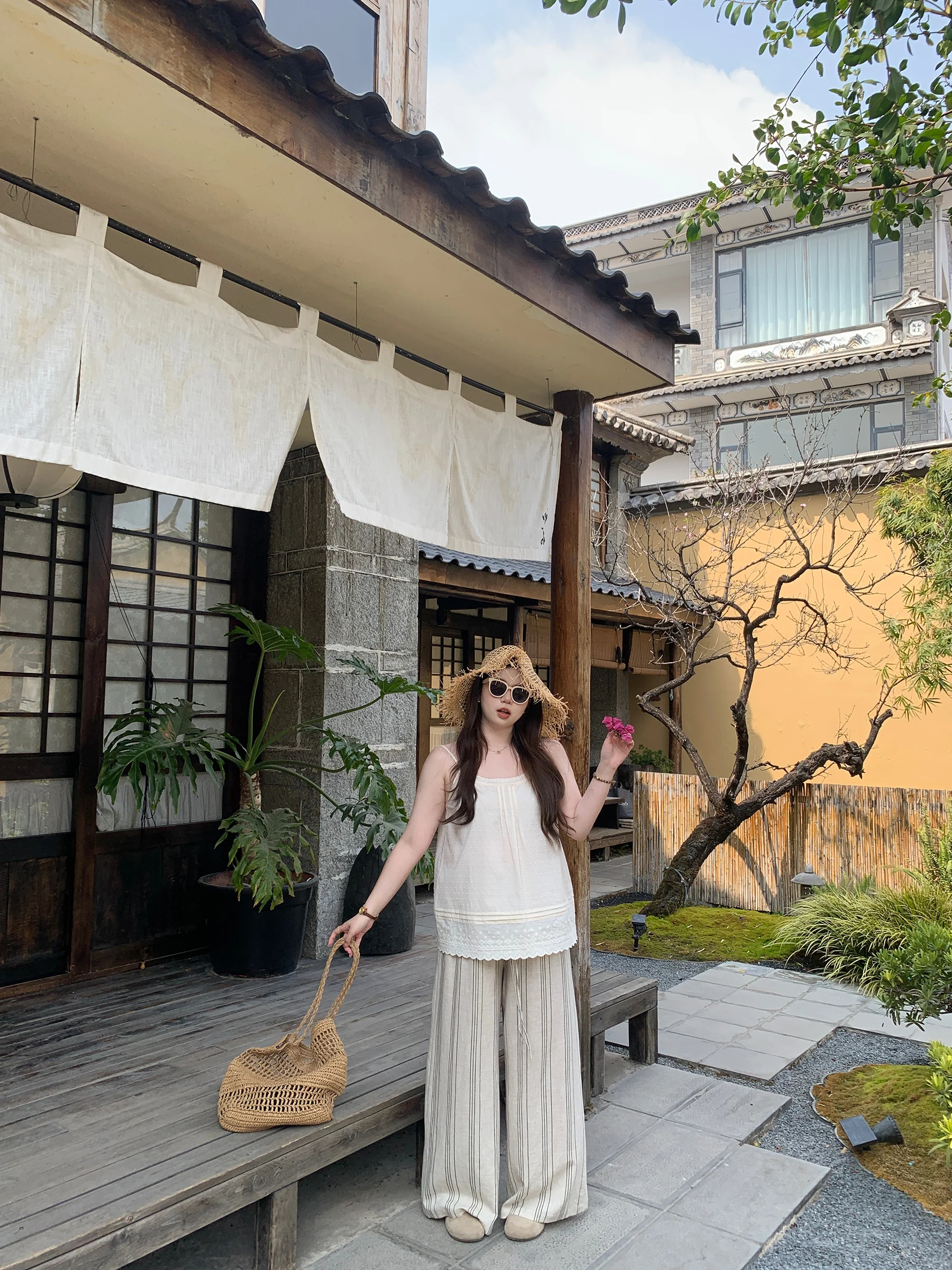 50代夏旅行ファッション：全棉刺繍レースサマータンクトップの実用性と選び方