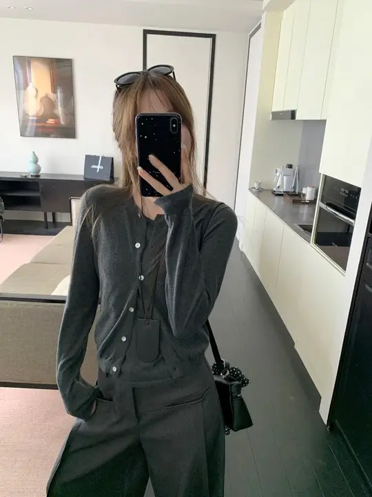 韓国風 ショートニットカーディガン【秋冬用・女性用・柔らかい素材】とワイドレッグパンツ（セットアップ対応）