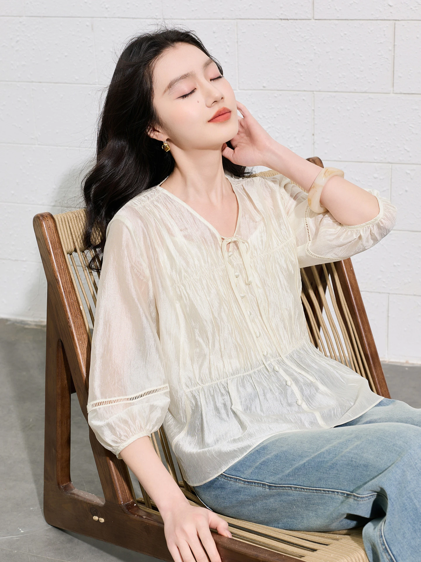 夏服 ウェーブ で失敗しない選び方は？三彩のプリーツトップスが教えてくれたこと