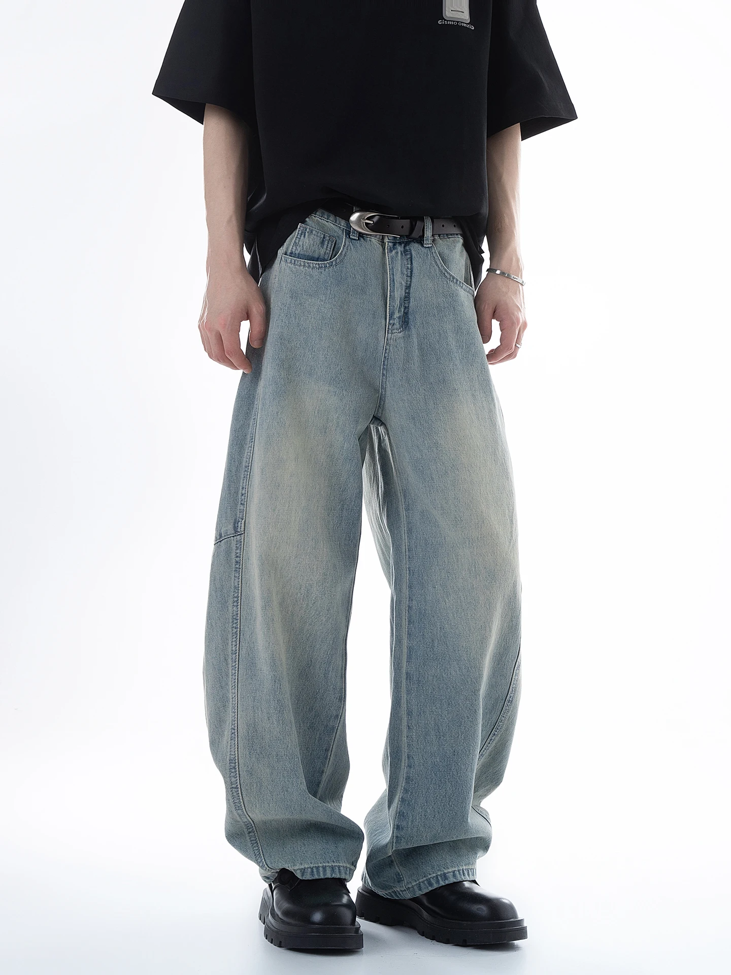 デニムパンツ ブルーの色合いと実用性を徹底解説
