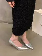 春夏用 牛革製 小猫ヒール ブラック ポインテッドトゥ パンプス【エレガントな通勤用】