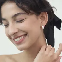 弧形デザインのカット面メタルイヤリング【スタイリッシュ・シンプル・カジュアル】