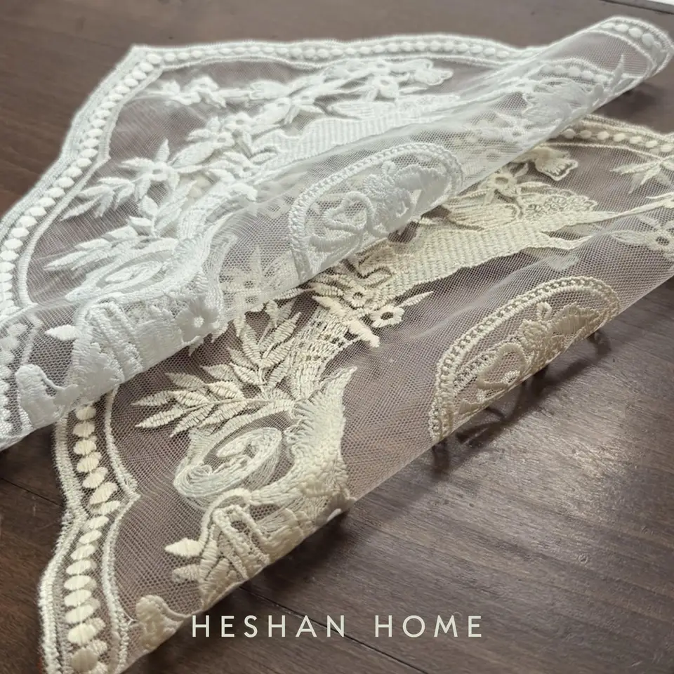 フレンチスタイルのレース刺繍ランチョンマット【インテリア・熱遮断・食器置き用】（セットアップ対応）