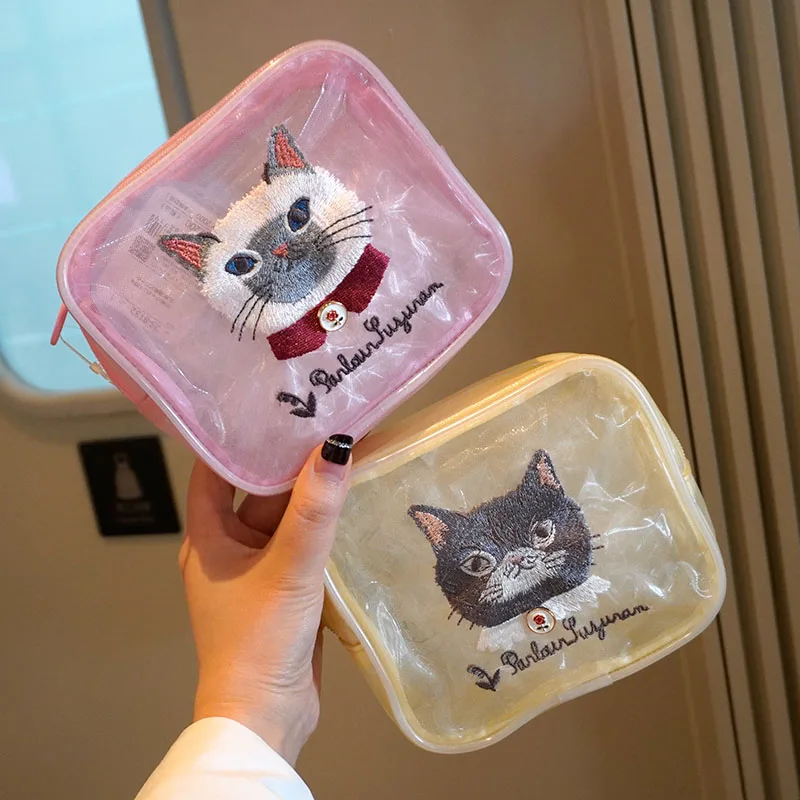 プチギフト 200円以下でオシャレに贈るには？猫柄の化粧ポーチがベストな理由