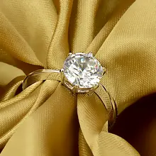 六爪デザインの仿真ダイヤモンドリング【結婚・プロポーズ用・シンプルで個性的】
