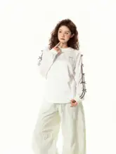 ヴィンテージデザインのリボン付きVネック長袖Tシャツ【秋用・ゆったりカジュアル】