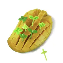 可愛い四葉デザインの子供用フルーツフォーク【プラスチック製・アニメキャラクター・パーティー用】（セットアップ対応）