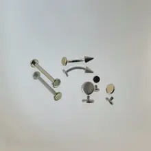 小さな円形のトラの牙ピアス【無重力舌ピアス・チタン合金・アレルギー防止】