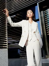 高級感のあるホワイトスーツ【個性的・クール・シャープなデザイン・女子会向け】（セットアップ対応）