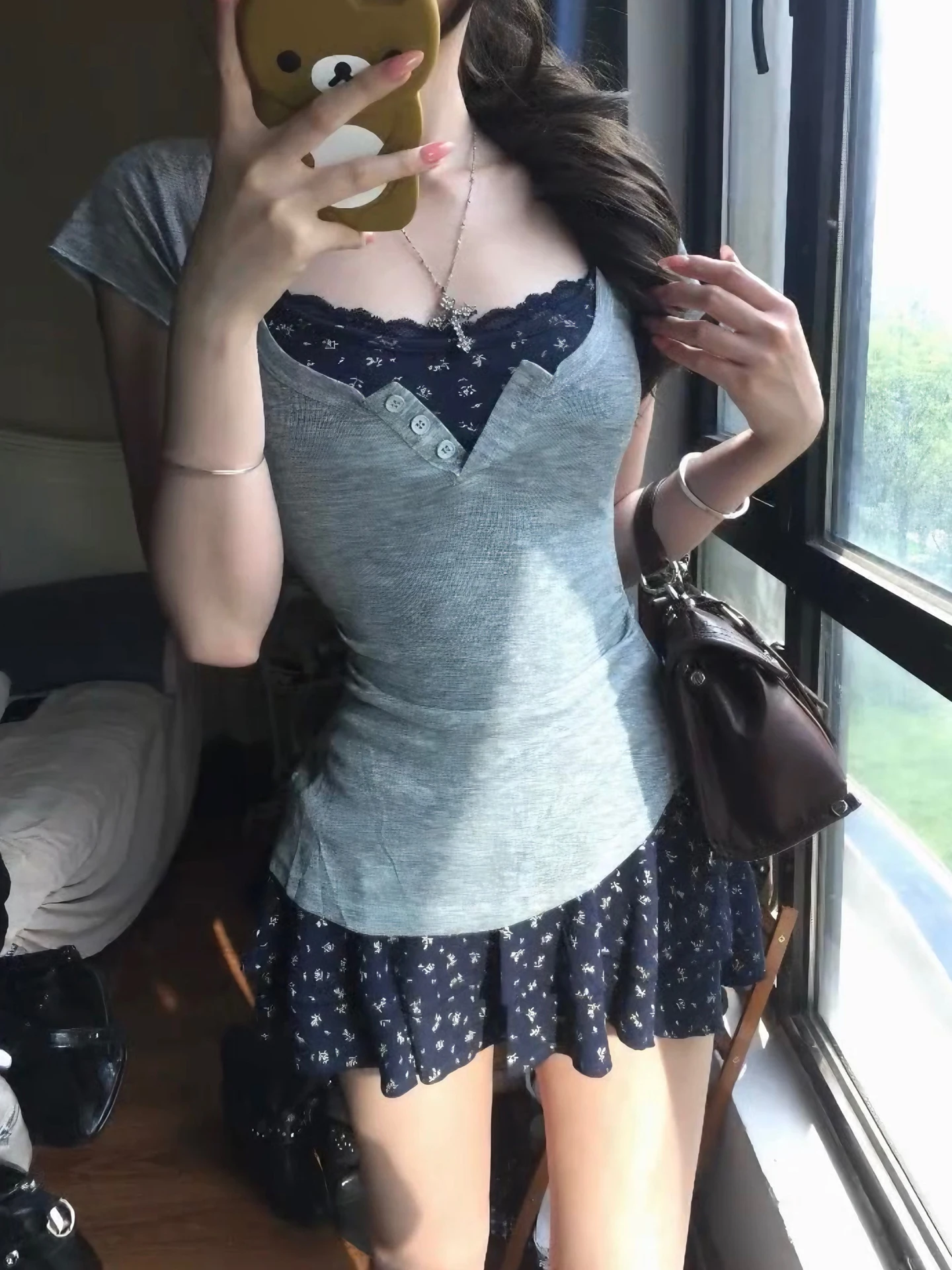 ブルーのワンピースコーデは、どうやって着るの？