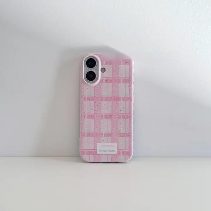 シンプルでおしゃれな水彩風ピンクチェックiPhoneケース【カメラボタン対応・フルカバー・ソフトタイプ】