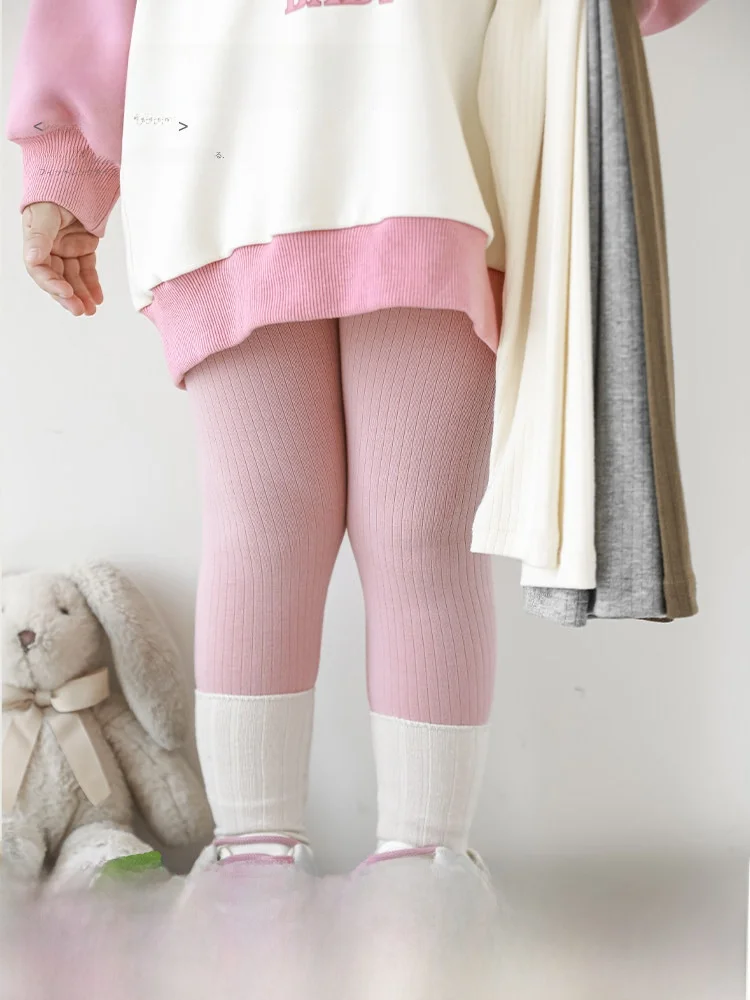 レギンス ベージュ：女性向け軽量ストレッチタイプの実用性と素材特性