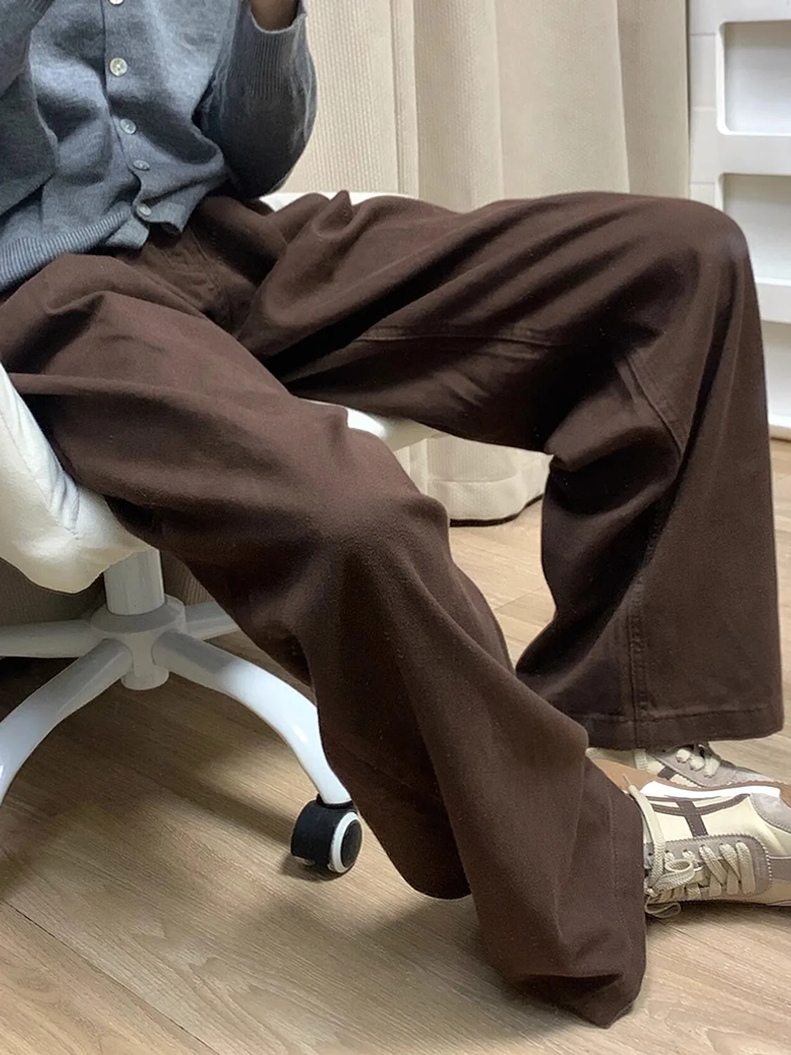 パンツ ブラウン コーデ メンズ おすすめ4選：どんな場面で着る？スタイルの違いと選び方を徹底解説