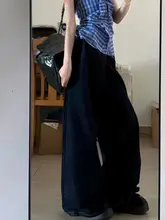 クラシックデザインのストレートデニムパンツ【レディース・ワイドレッグ・フィット】