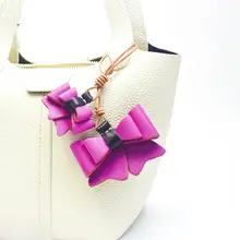 お洒落なバタフライリボン デザインの本革キーホルダー【車用・女性向け】
