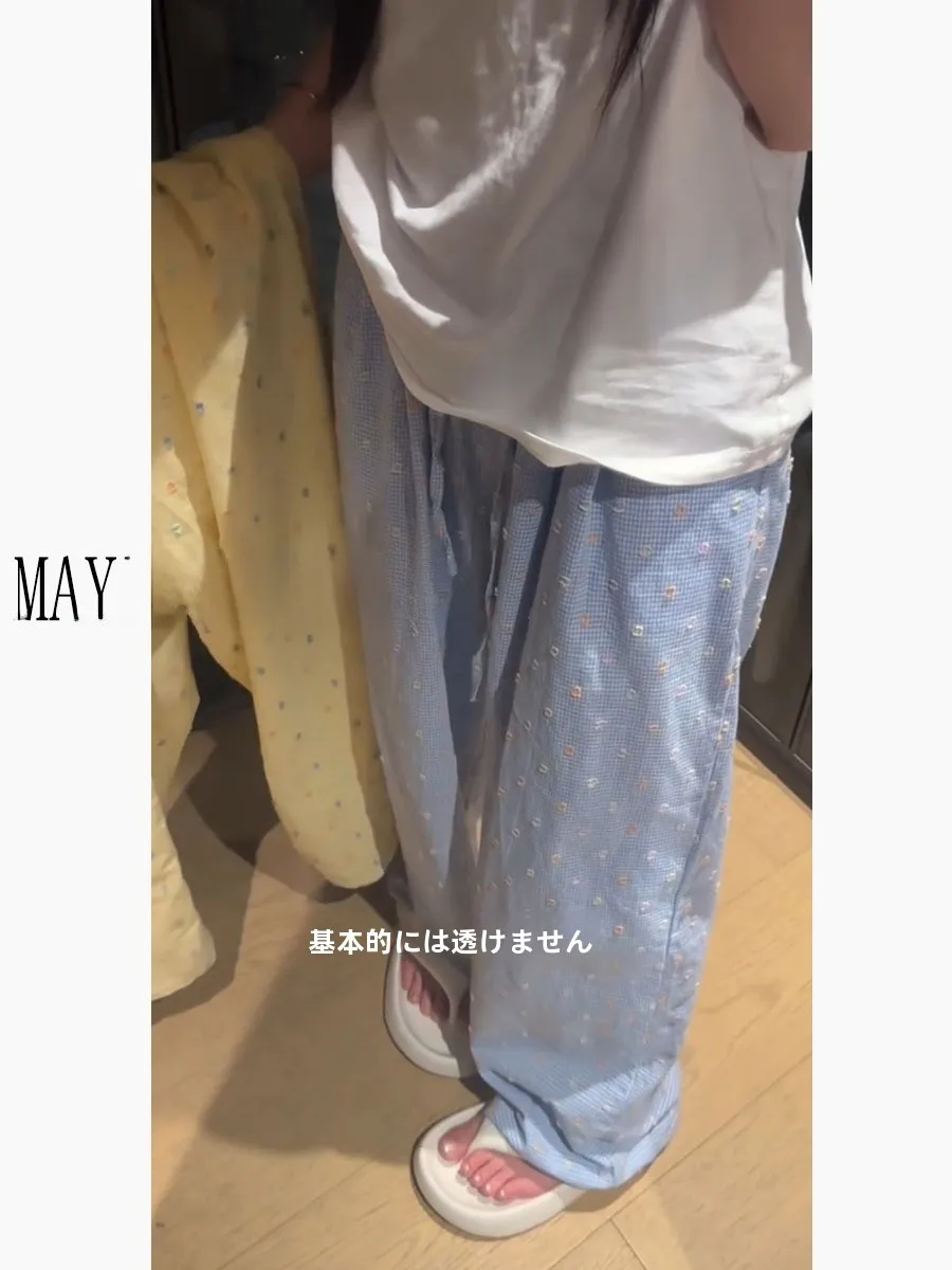 ゆったりパンツコーデ：波点水玉柄の高腰カジュアルパンツで自然なスタイルを実現