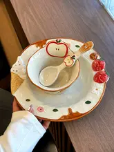 可愛い苺デザインの陶器製ボウル【家庭用・釉下彩・サラダやご飯に最適】
