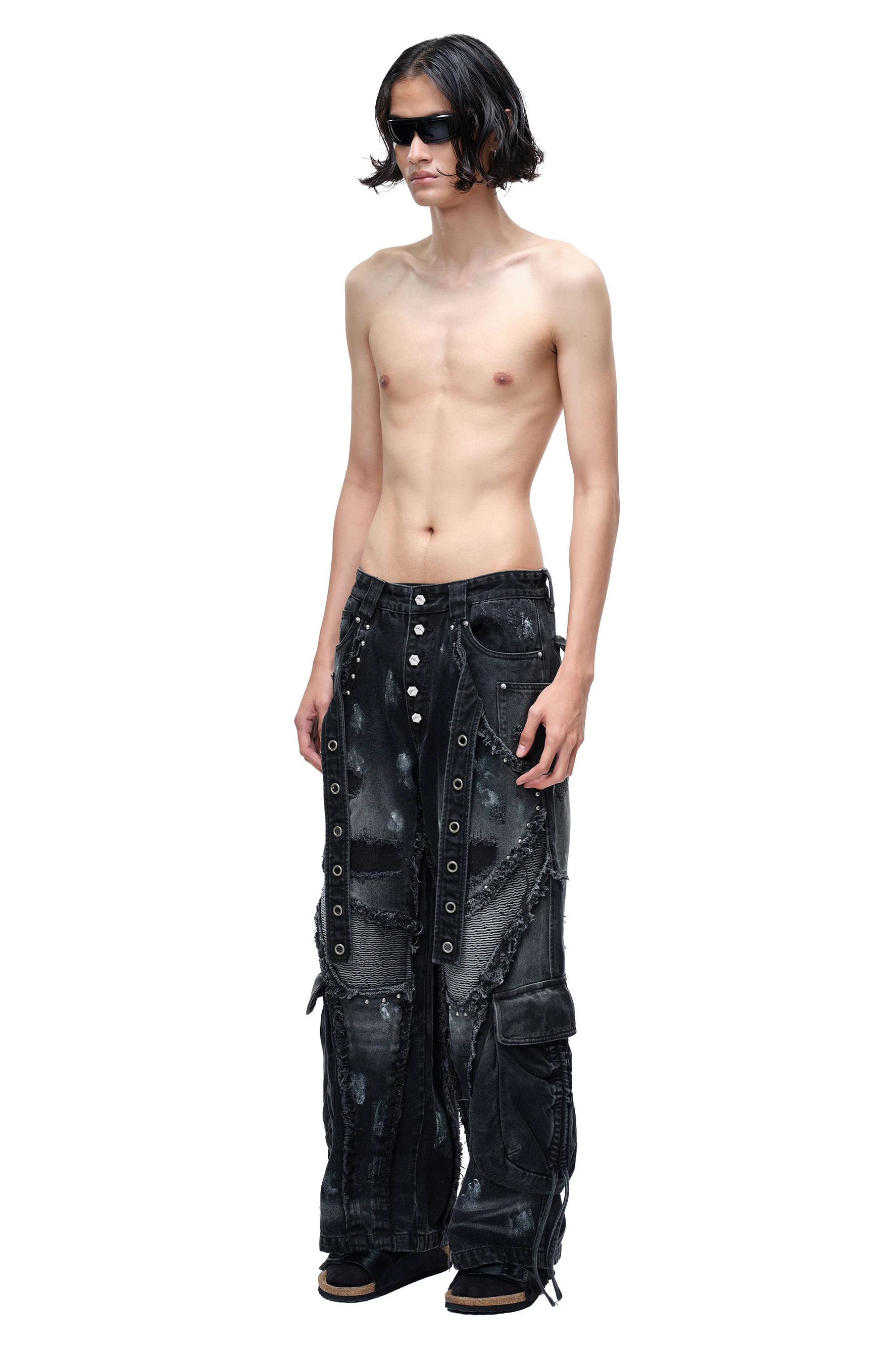 リボン付きバギーデニムパンツ【スタッズ装飾・ワイドシルエット】：ストリートファッションパンツのスタイルと機能性を解説