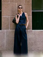 デニム無袖ベストとワイドパンツの女性用コーディネート（セットアップ対応）