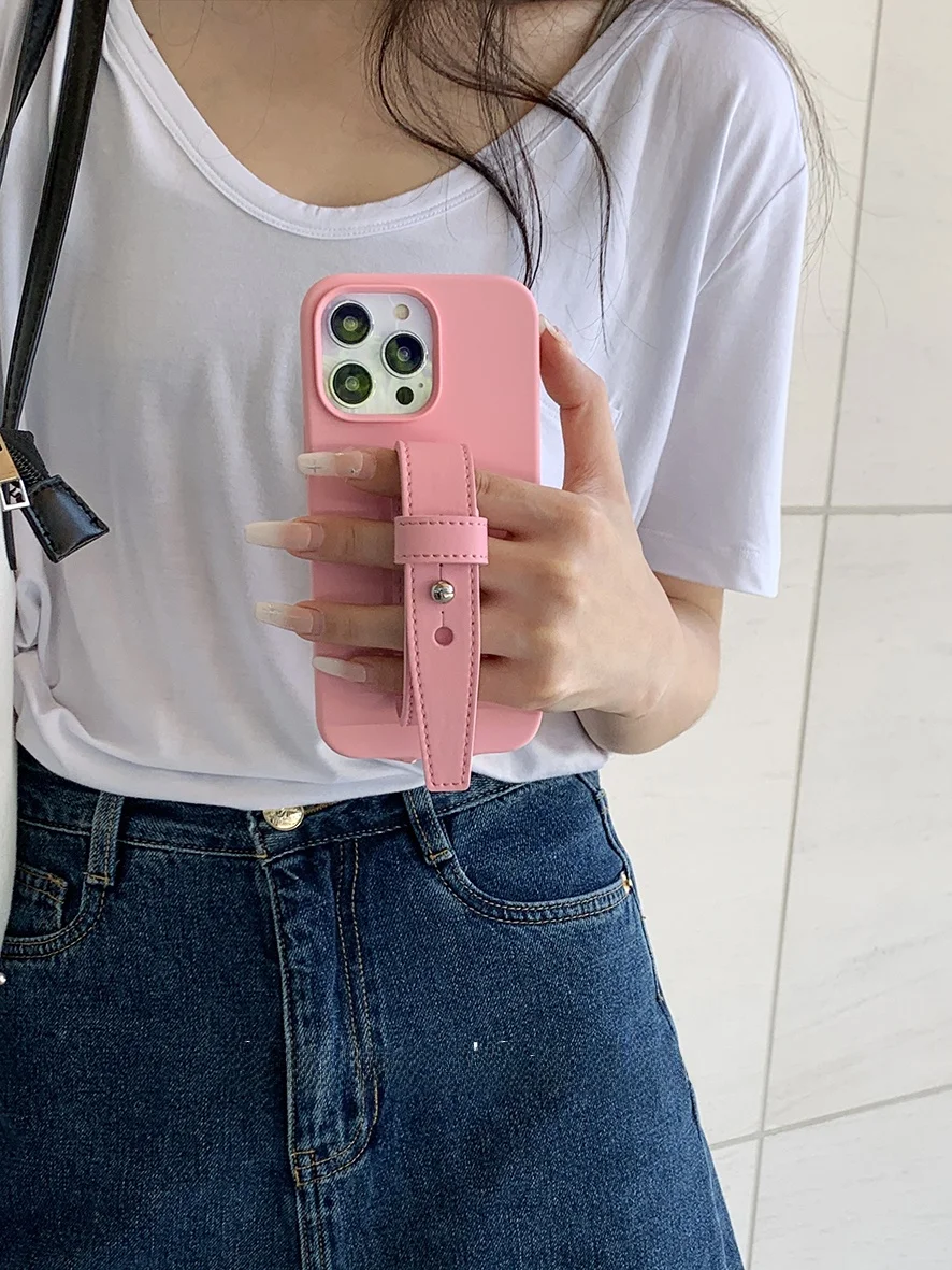 iPhoneケース ストラップホール付き：secondstudio クリエイティブレザー腕帯付きケースの実用性と性能解析