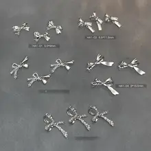 蝶結びデザインのネイルアクセサリー【細かい煌めき・ゴールドトーン】