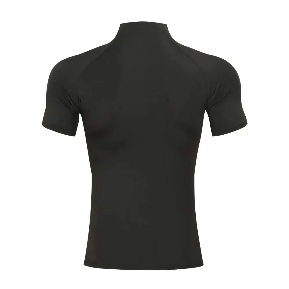 ストリートファッションの本質とは？ハイネックTシャツで学ぶ実用性の秘密