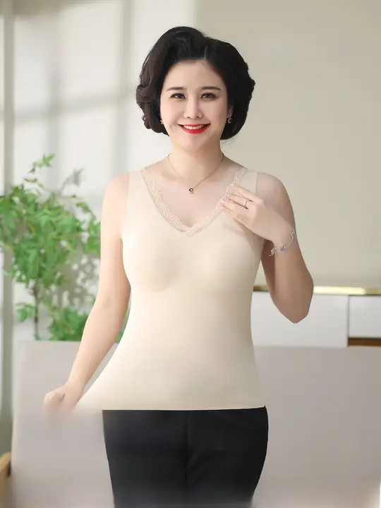 夏用ノースリーブインナー【胸パッド付き・無痕・中高年向け】