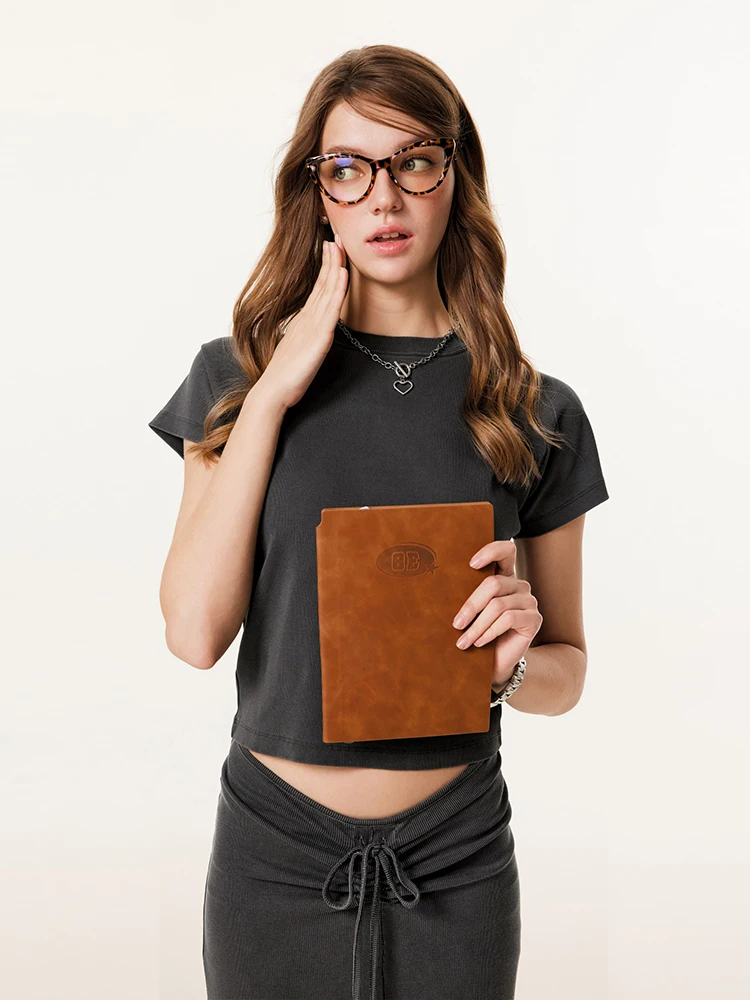 cropped t shirt はどんなときに着るべき？その選び方と組み合わせのコツを徹底解説