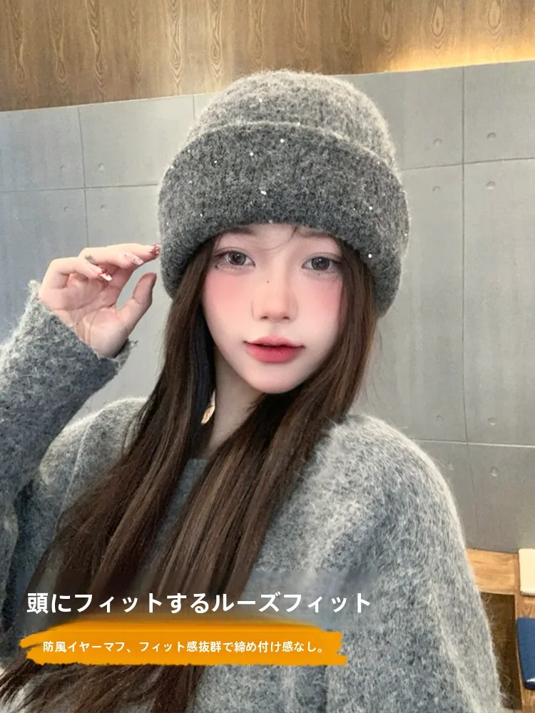 春先に着るニット帽は、華やかさと防寒のバランスを取る必要がある？