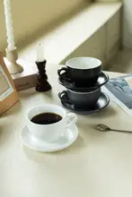 モダンデザインの陶製コーヒーマグカップ【マット仕上げ・カフェスタイル・ハンドドリップ対応】（セットアップ対応）