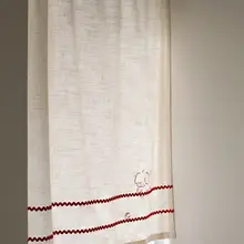 小犬の刺繍入り麻製ドアカーテン【米白色・アートデザイン・穴あけ不要】