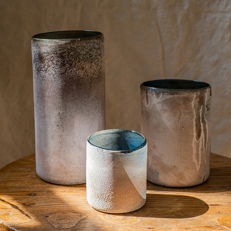 花瓶 ヴィンテージテーブル装飾 アートガラス：floating vase ripple と 二輪挿し 花瓶 の機能比較