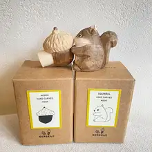可愛らしいデザインの木製フックドアハンドル【リス・松ぼっくり・子供部屋用】