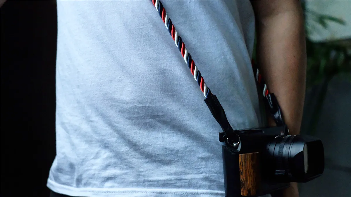 50mmカメラとextended strap 2の組み合わせで、日常の美しさをどう見つける？