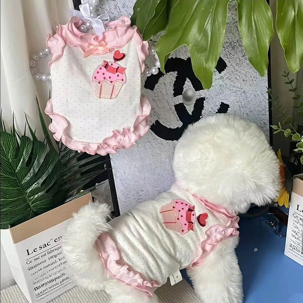 チワワ用夏用ペット服：ドット柄フリル付き刺繍デザインの着用実態と選定基準