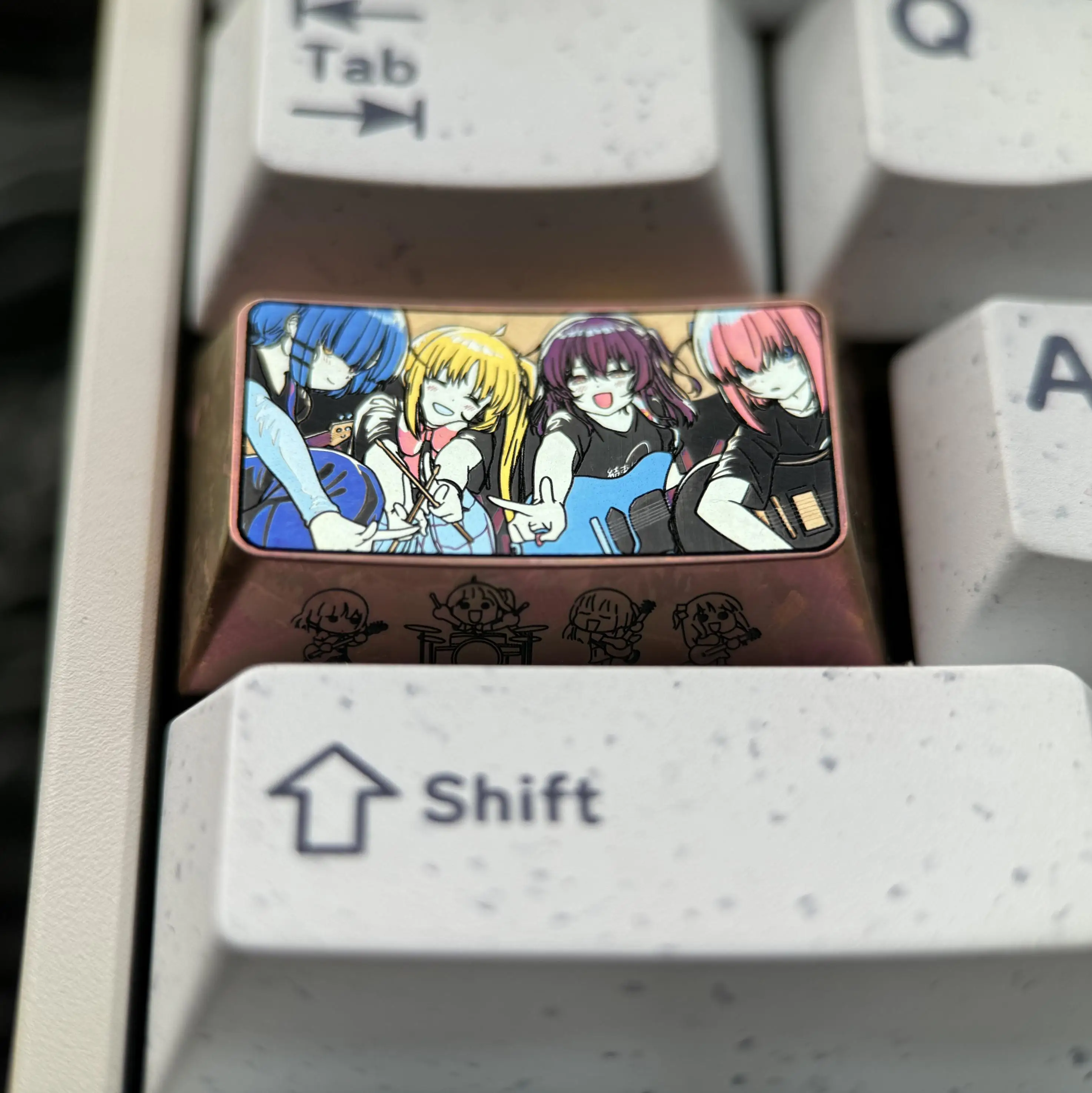 分離キーボードを選ぶべきタイミングは？孤独なロックスタイルが選ぶ、チタン合金のキーカバーとは