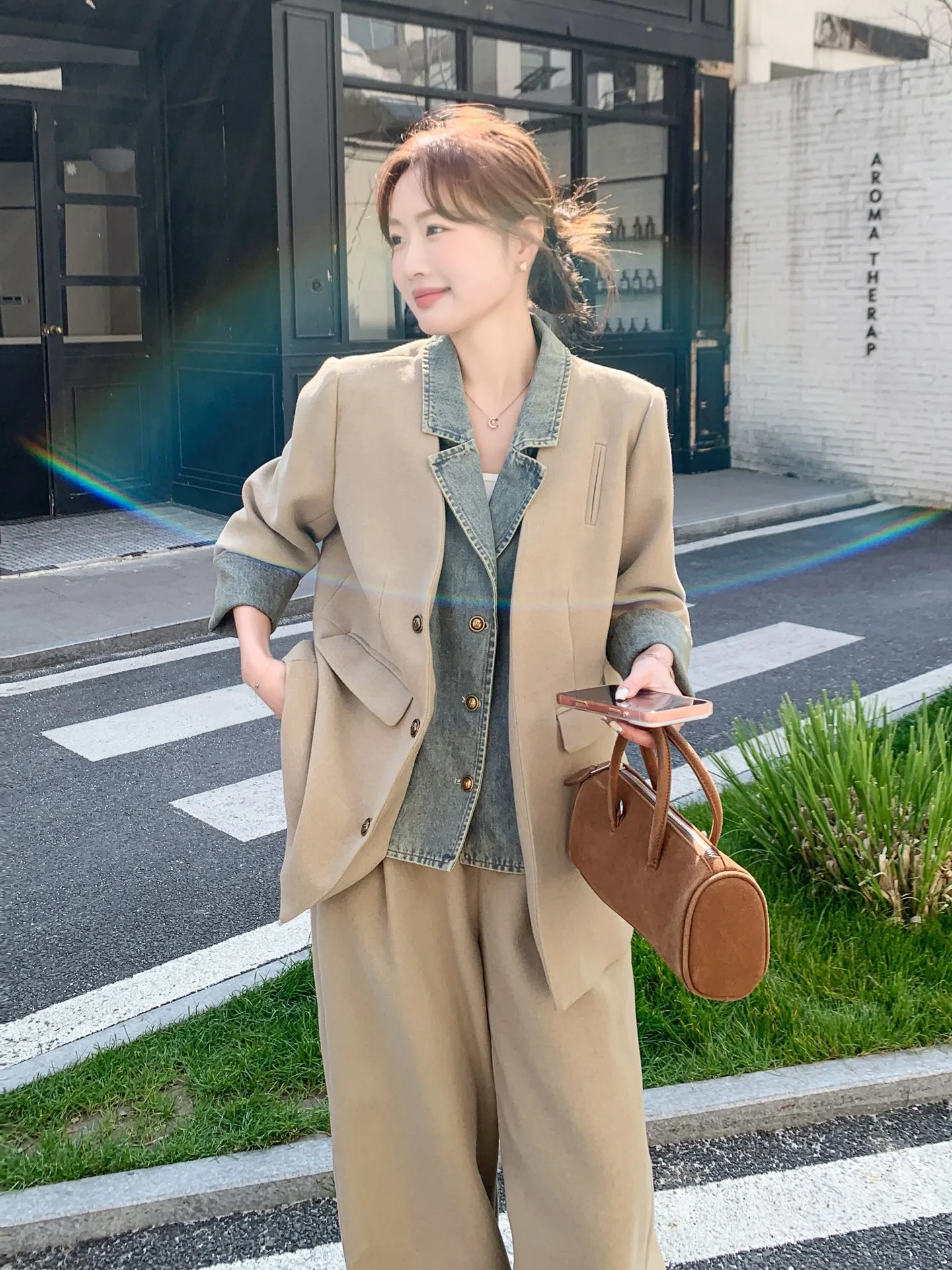 デニム風ジャケットとワイドパンツのカジュアルコーディネート【春用・フィット】（セットアップ対応）：2026年代のファッションテンポラリーコンセプトに応じた実用性解析