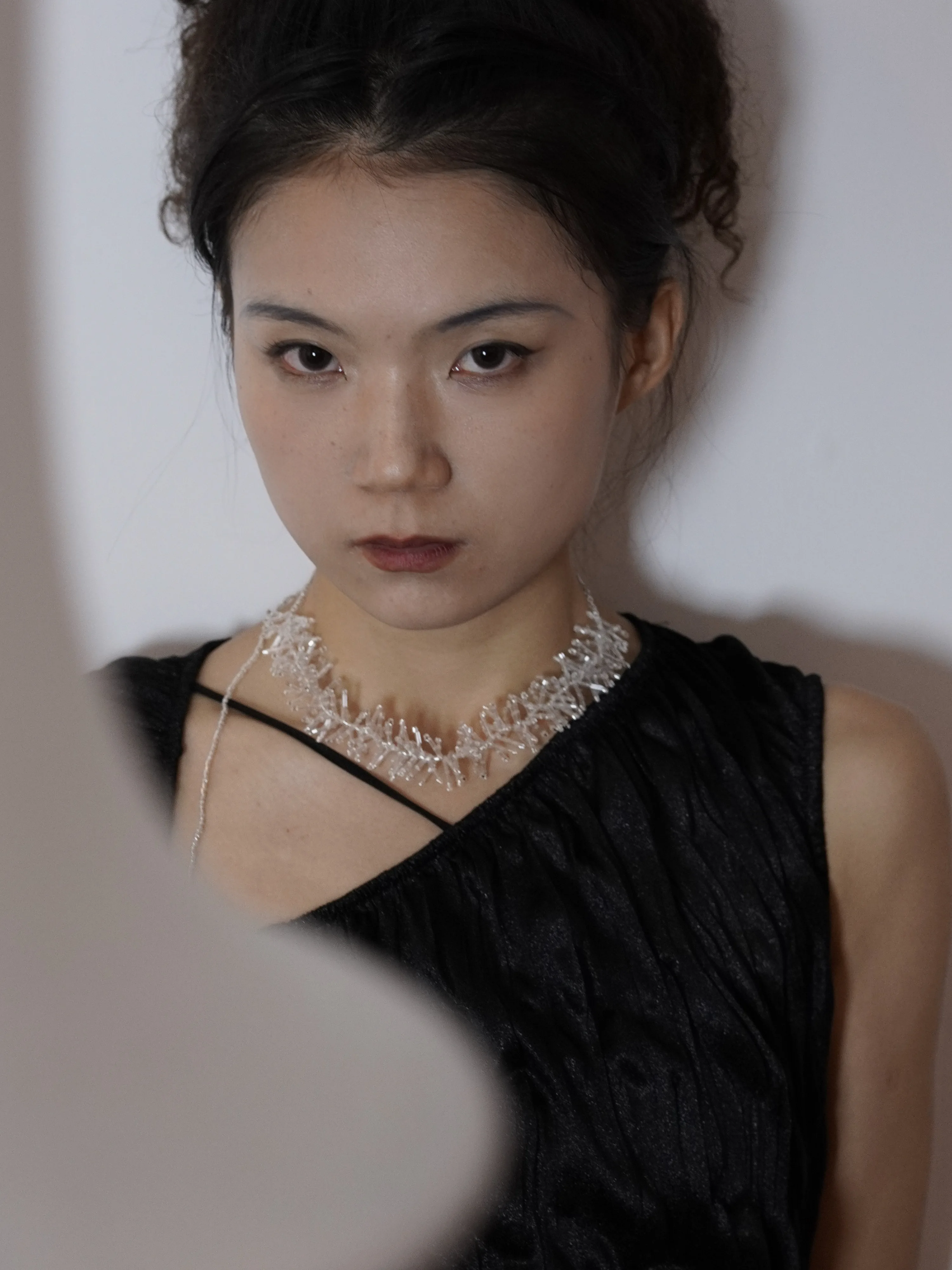 大粒貝殻デザインのフェザーネックレス：クラシックスタイルの華やかさと実用性を解説