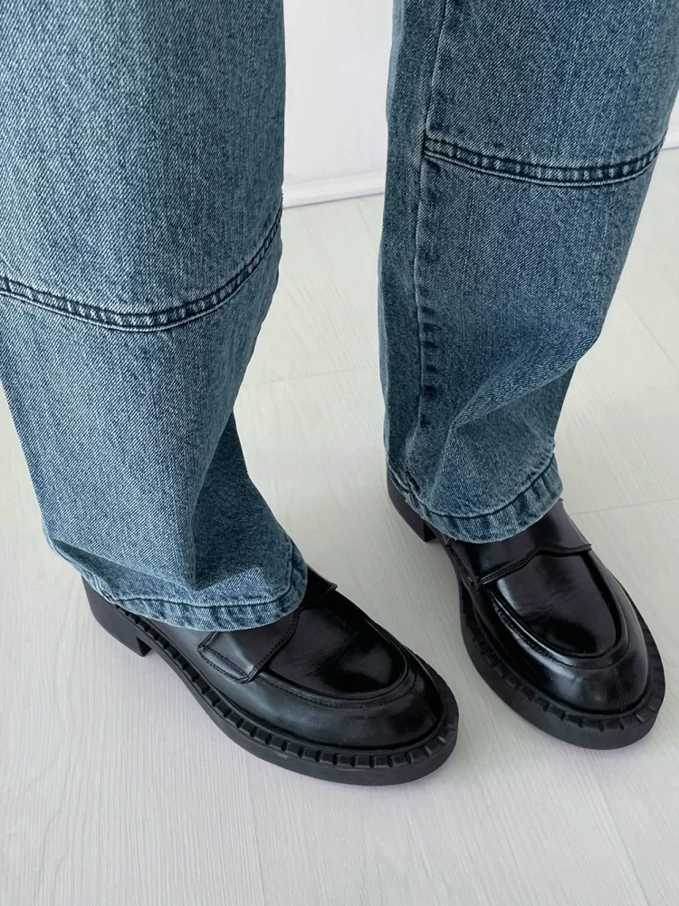 厚底ローファーを選ぶときに迷うなら、この1点が解決する