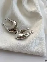 925純銀製 ジオメトリックメッシュ U字型ピアス【シンプルで洗練されたデザイン】