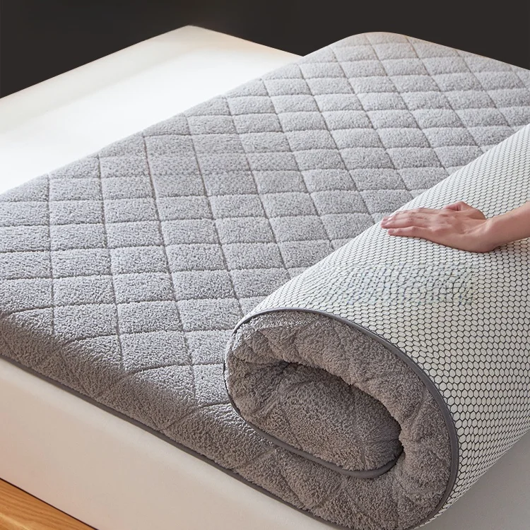 お昼寝マットやスリーピングマットを選ぶときに迷う？本当の睡眠の質を高めるベストなアイテムとは？