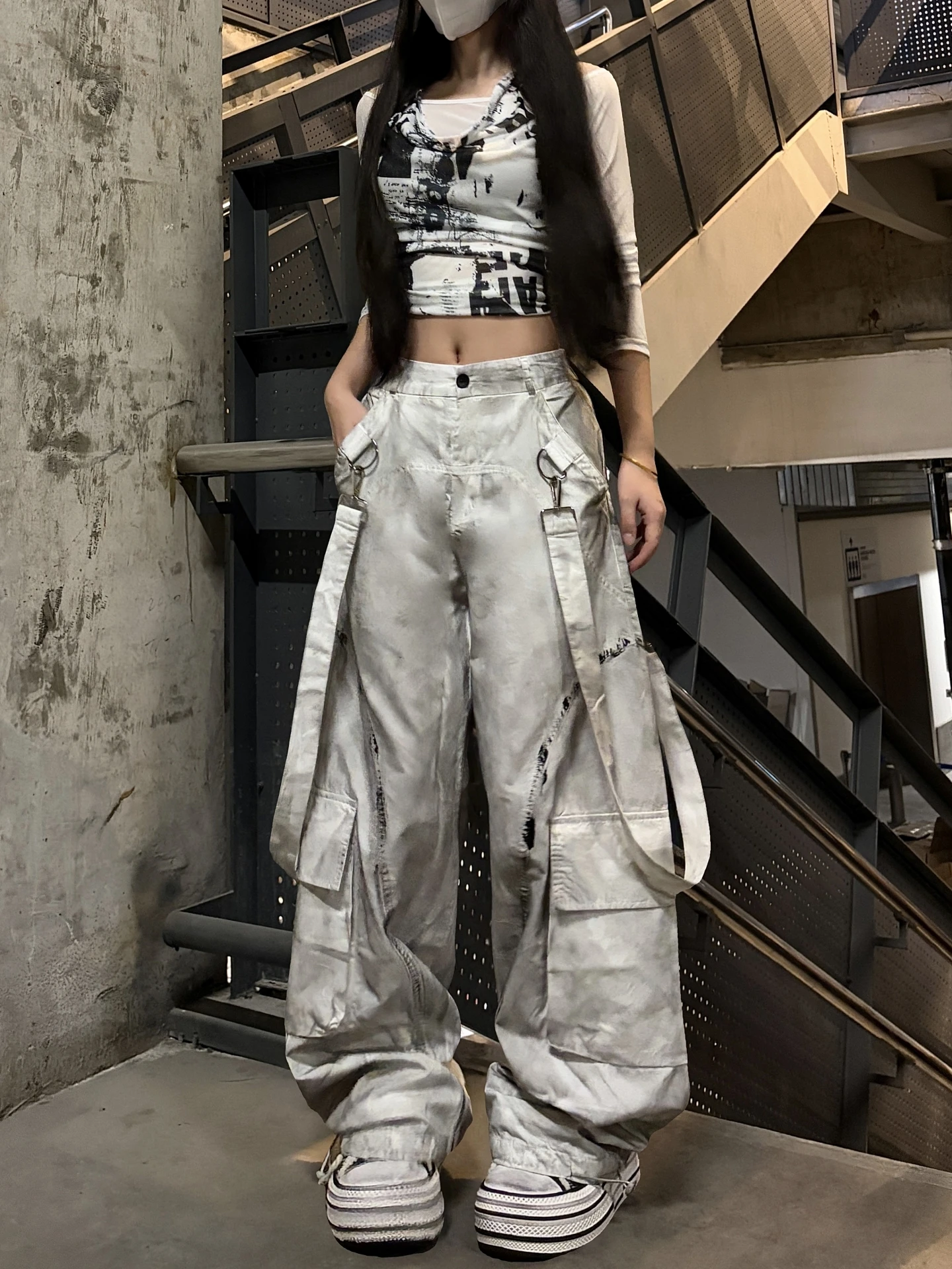 ストリートスタイルのペイントデザインワイドパンツ：美式インスピレーションと親肤性のバランス