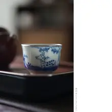 清物堂 手描き青花デザインの茶杯【鹿と蝙蝠モチーフ・銀口・30cc】