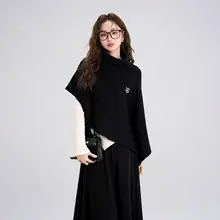 黒色ケープ付きニットセーターとスカートの秋冬用コーディネート（セットアップ対応）