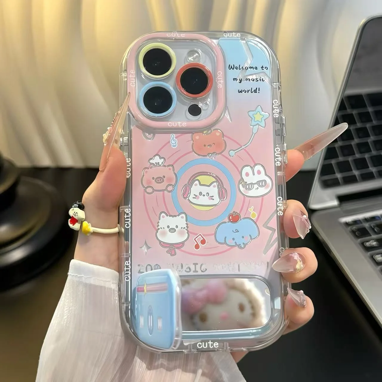 可愛い動物デザインのスマートフォンケース：iPhone用の保護力とデザインのバランス