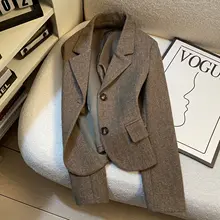 上品な浅茶色の小柄向けウールブレザー【洗練されたデザイン・秋冬用】