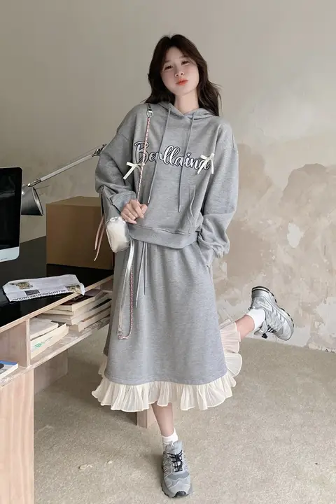 ハイセンスなカジュアルスポーツウェア【秋用・女性用・フード付きパーカー＆パンツ・動きやすい】（セットアップ対応）