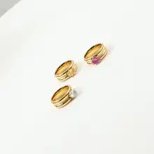 多色のダブルアーチデザインリング【チタン鋼製・ゴールドコーティング・女性用】（セットアップ対応）